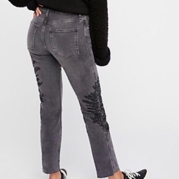 FREE PEOPLE We The Free OB737354 Embroidered Girlfriend Jeans Size 29 - Picture 2 of 16